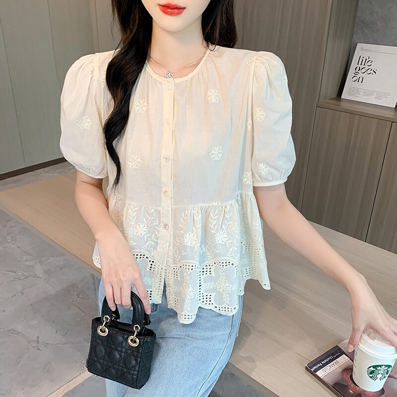 YIGE 2024 New Versatile Round Neck Short Sleeve Embroidered Doll Shirt Women's Korean Edition Loose Covering Meat Casual Bubble Sleeve Top Summer