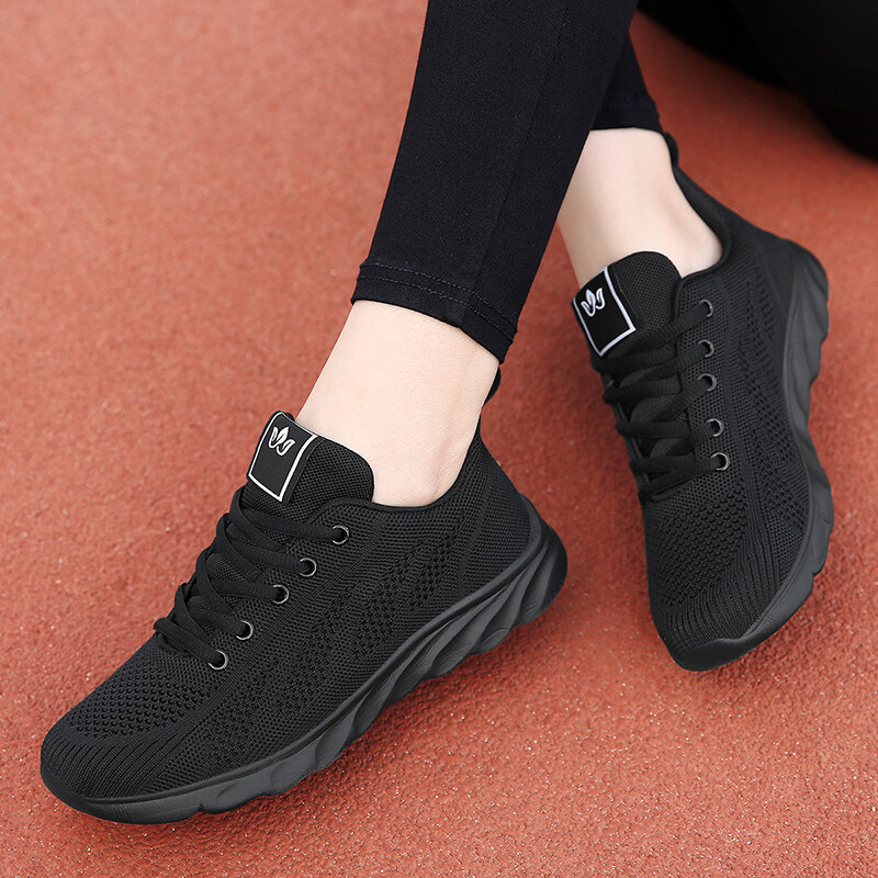 girls sports shoes black