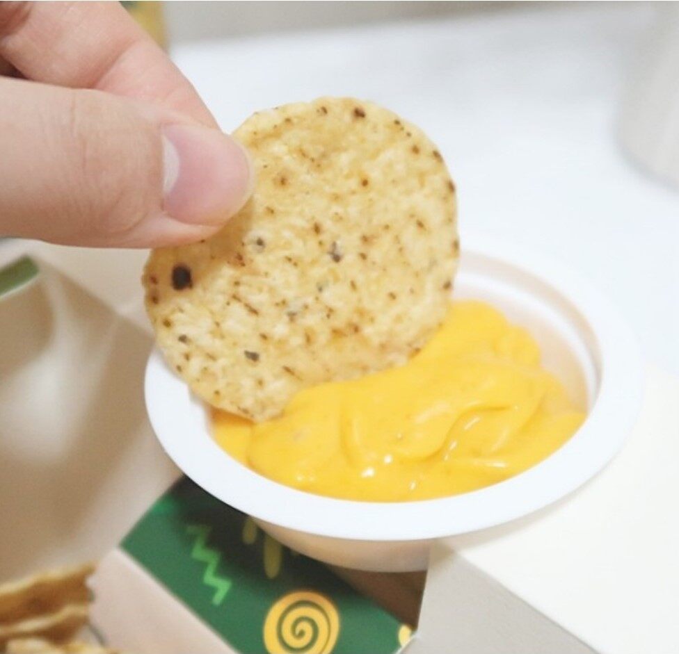AMIGO Nacho Corn Chips Dipping Cheese Included