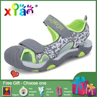 boys hiking sandals