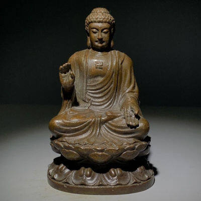 Antiques and antiques old objects collected from the countryside collection of antiques and antiques of the Buddha