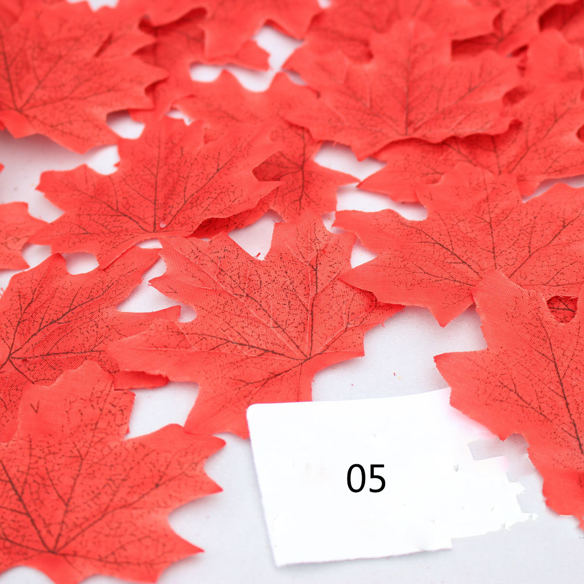 100Pcs Maple Leaves Artificial Leaves Simulation Halloween Autumn Leaves For Wedding Table Decorations Crafts Thanksgiving Day
