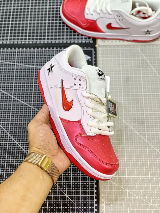 supreme x nike sb dunk low metallic silver