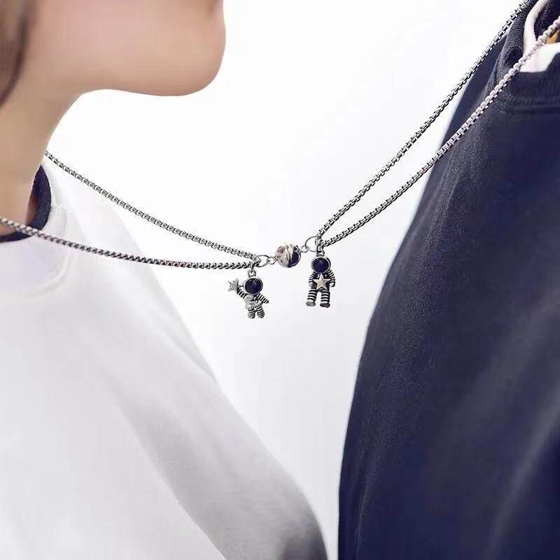 Tik Tok New Personality Astronaut Pendant Magnetic Couples Necklaces For Men And Women Fashion Girlfriend Student Beaded Necklaces