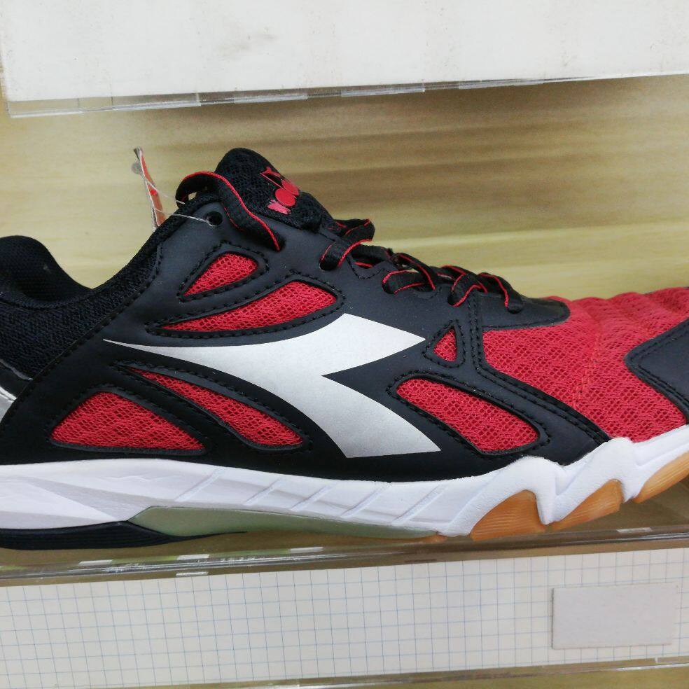 diadora badminton shoes