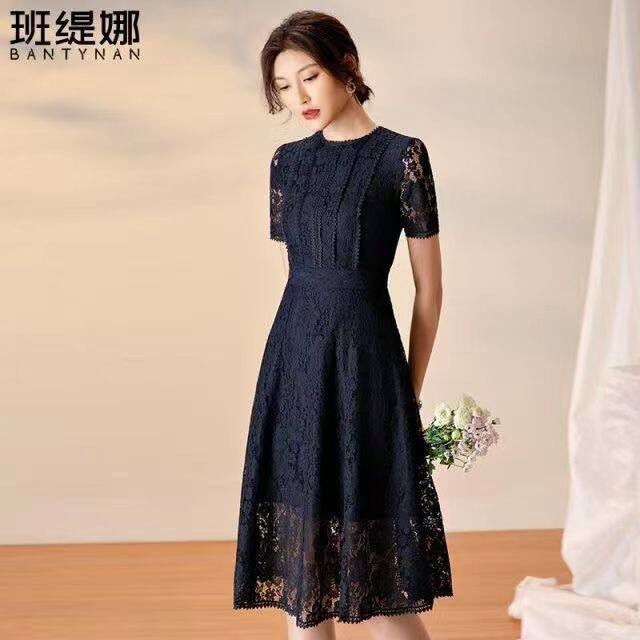 Temperament Dress Goddess Fan Lace Hollow out 2023 Summer New Covering Belly Small Mid length Women's Dress Breathable Lace Mom Dress