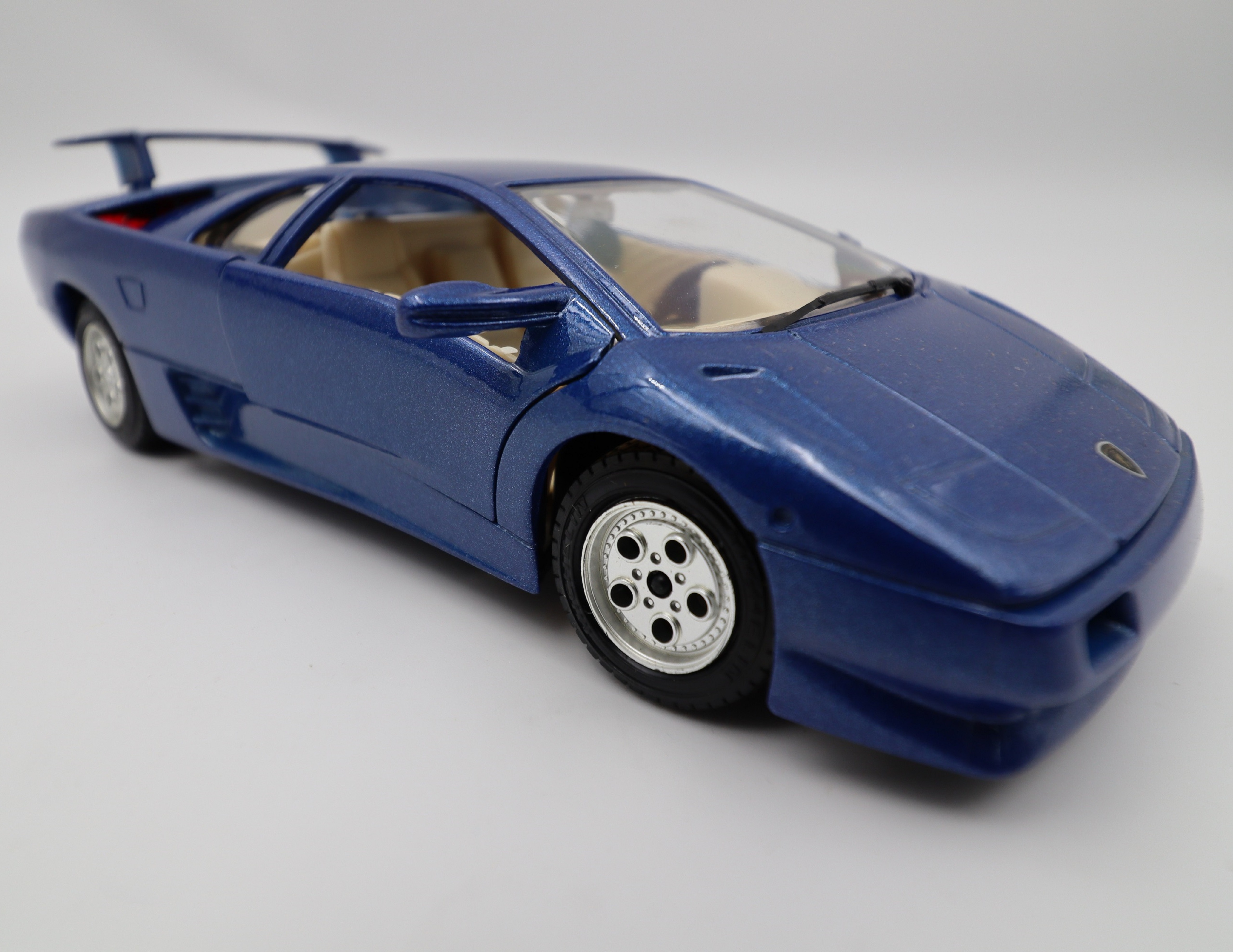 Bburago 1:24 Lamborghini Diablo 1990 | Lazada