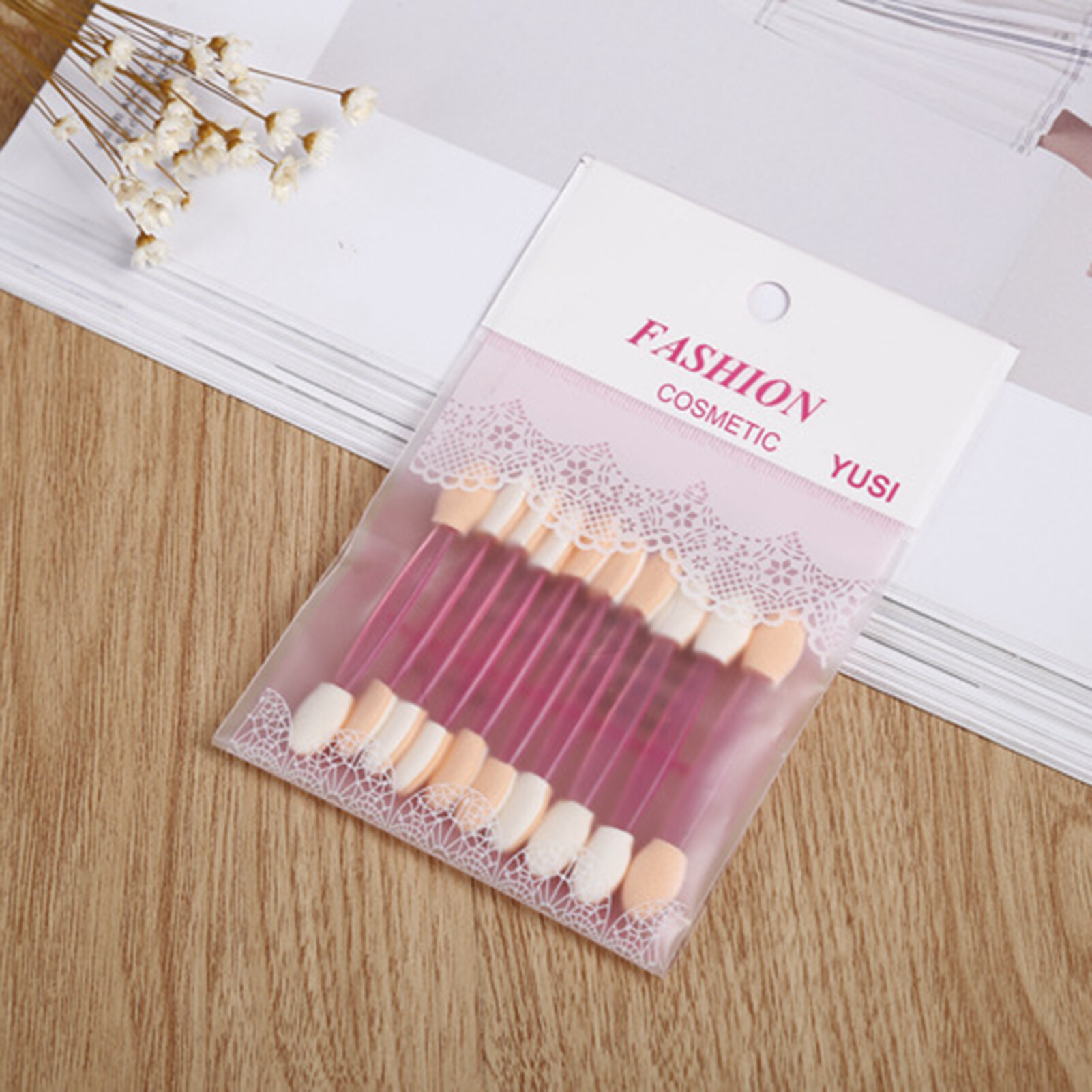 AWEI1 30Pcs Eyeshadow Applicator Portable Comfortable Touch Lightweight Easy to Apply Convenient Makeup Tools Sponge Dual Sided Eyeshadow Applicator for Novice Eyeshadow Brush Comfortable