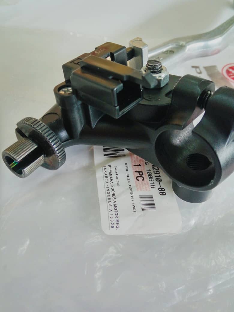 Genuine Yamaha Lever Holder Assy Left - 24P-H2910-01-00 / 24P-H2910-24 For Zuma 125 (2009-2015)