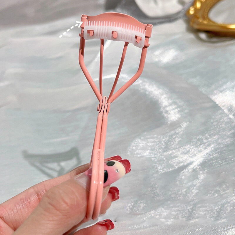 Premium Serrated Lash Curler to Help Create Beautiful, Natural-Looking Lashes