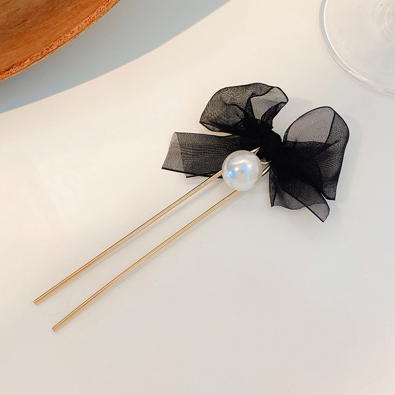 U-Shaped Hairpin With Pearls