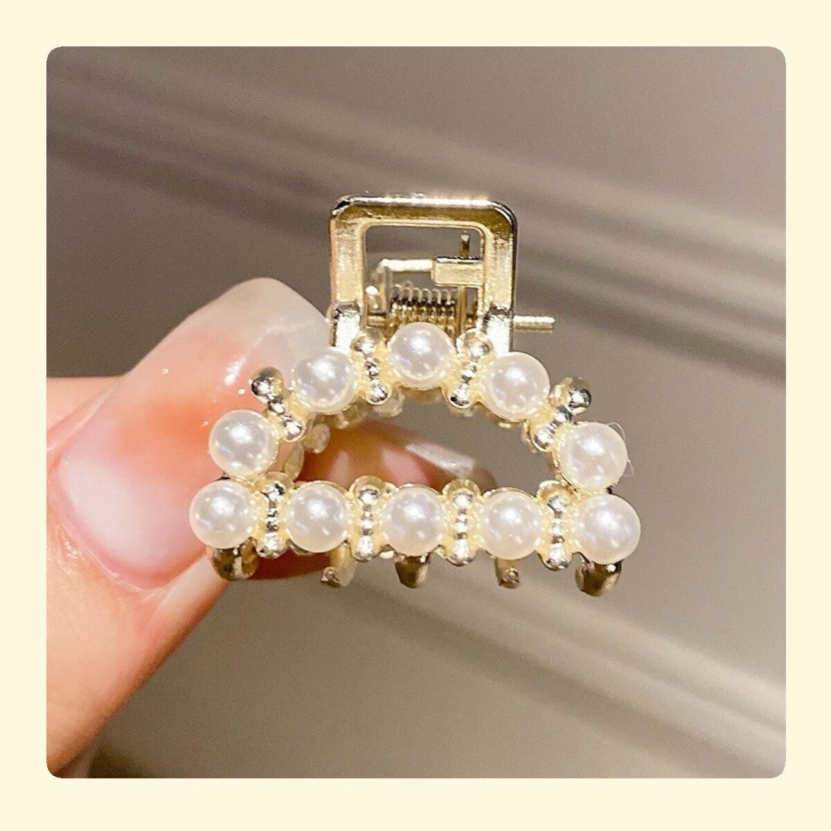 Small Pearl Rhinestone Hair Clip Japanese Style Cute Hair Clip for Women Shark Shaped