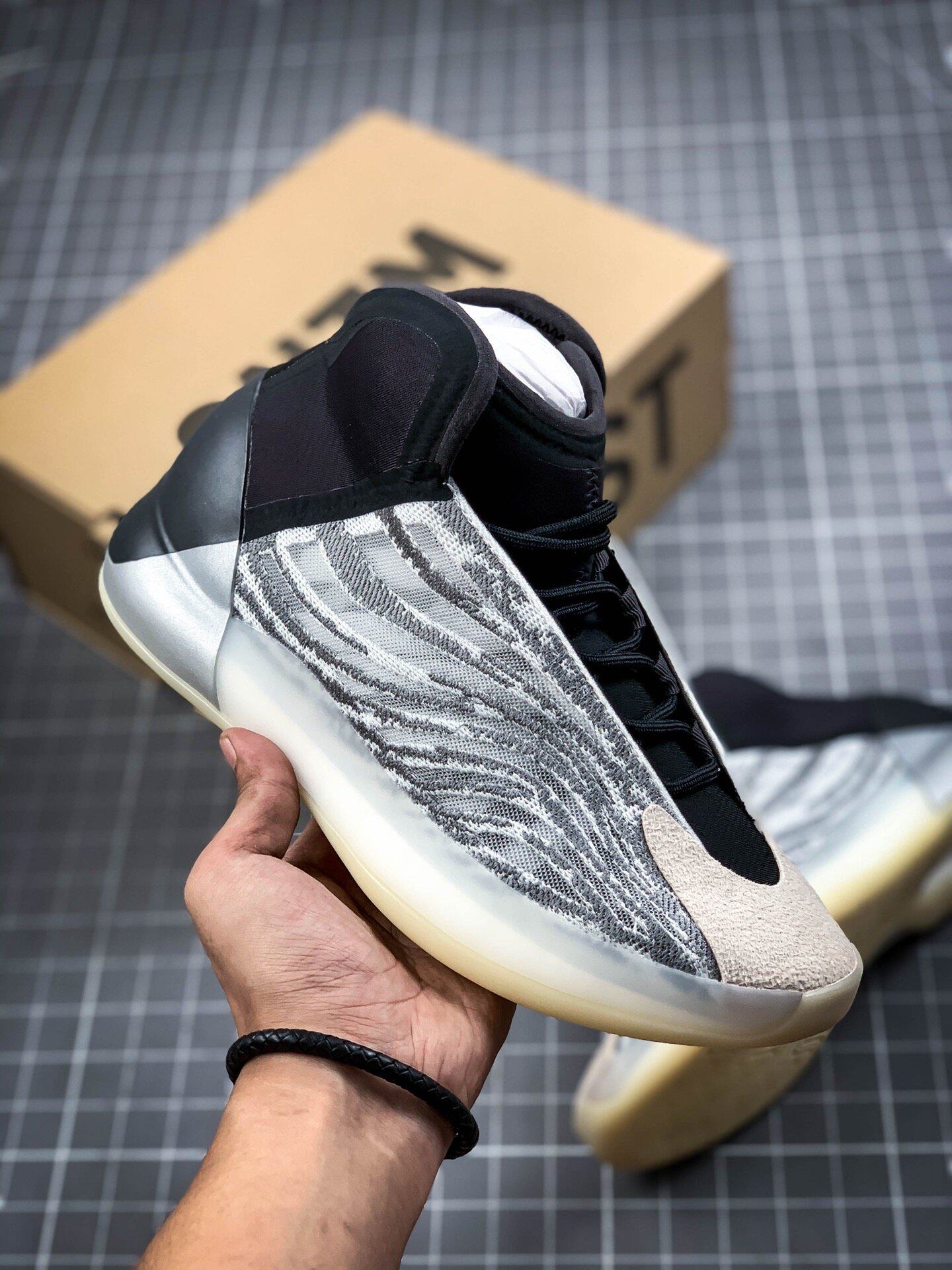 adidas shd 675005 women New Yeezy Quantum. Fodesep