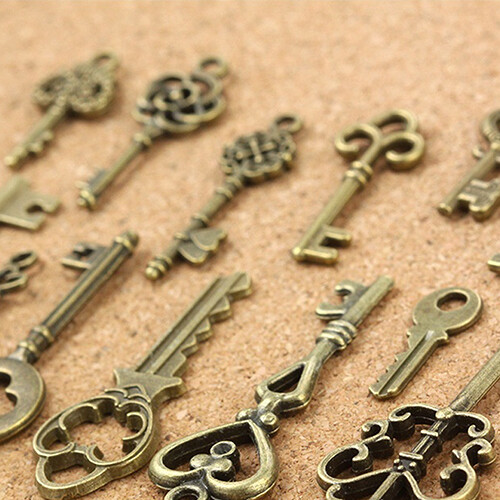 Talent Star 1Pcs Antique Old Look Bronze Keys Vintage DIY Pendant Metal Charms Decorations --Random Send