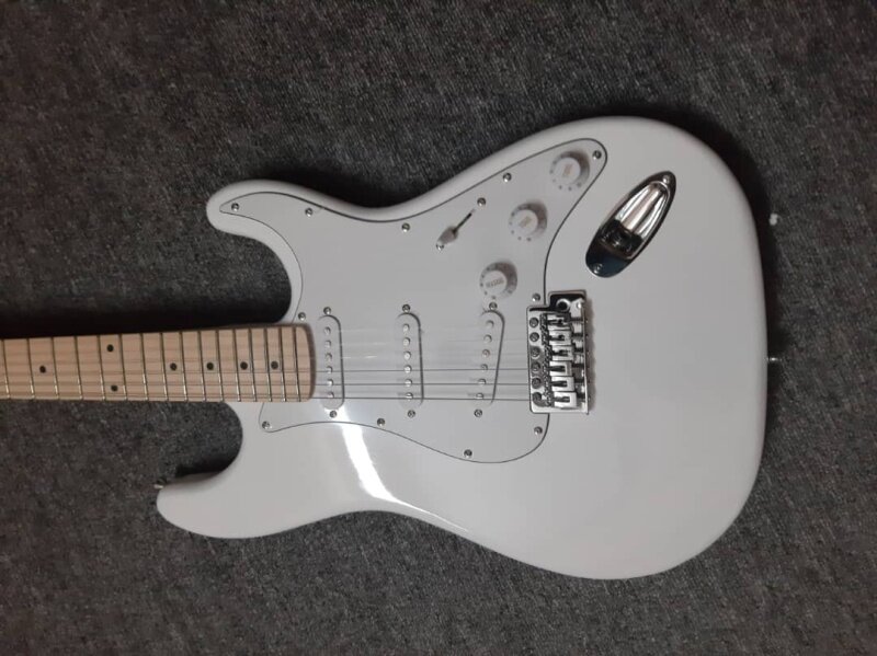 Fender Stratocaster Polar White Malaysia