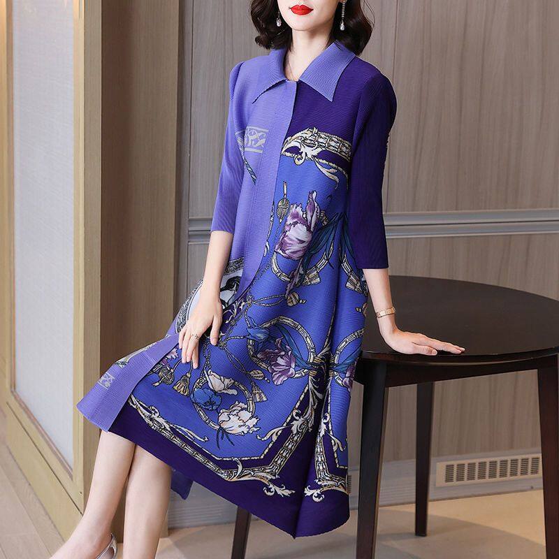 Miyake folding art váy liền thời trang khí chất thon gọn rộng rãi cổ áo polo tay năm phân phối màu in xếp ly mẫu mới mùa hè 2023 nữ