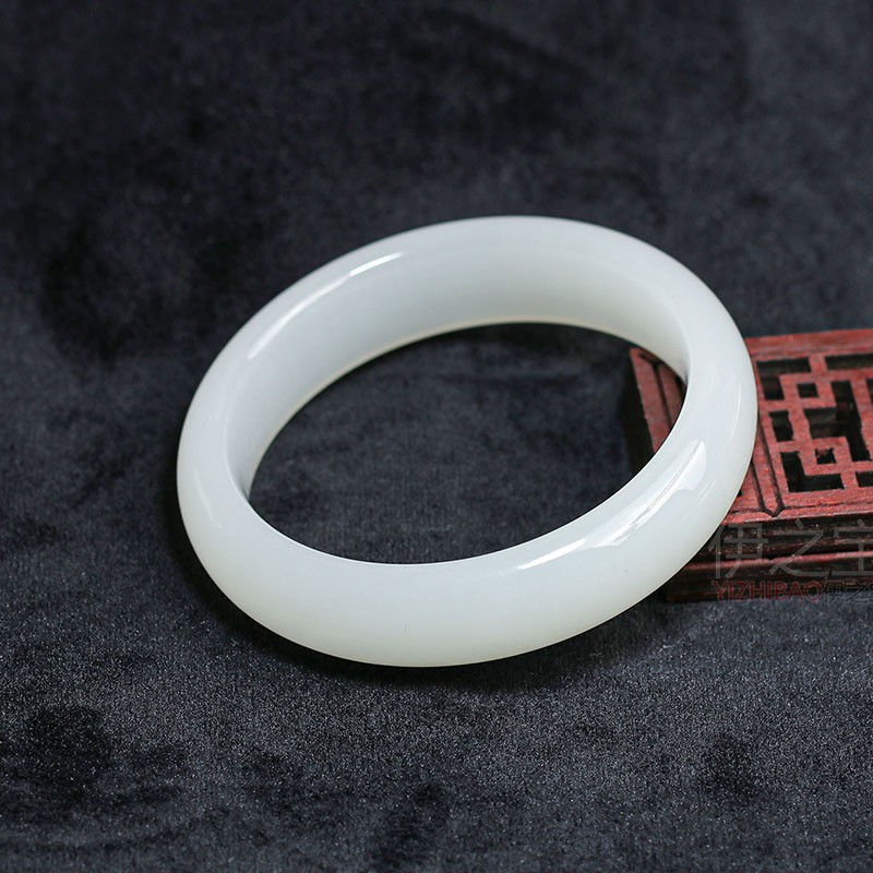 Vòng Tay Đá Quý Ngọc Bích Jadeite Trắng Tự Nhiên