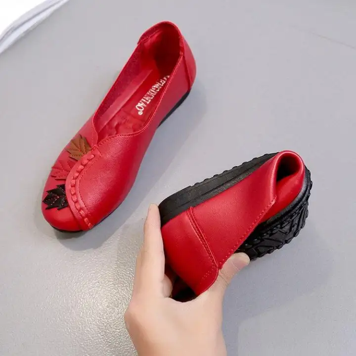 ladies red ballet pumps