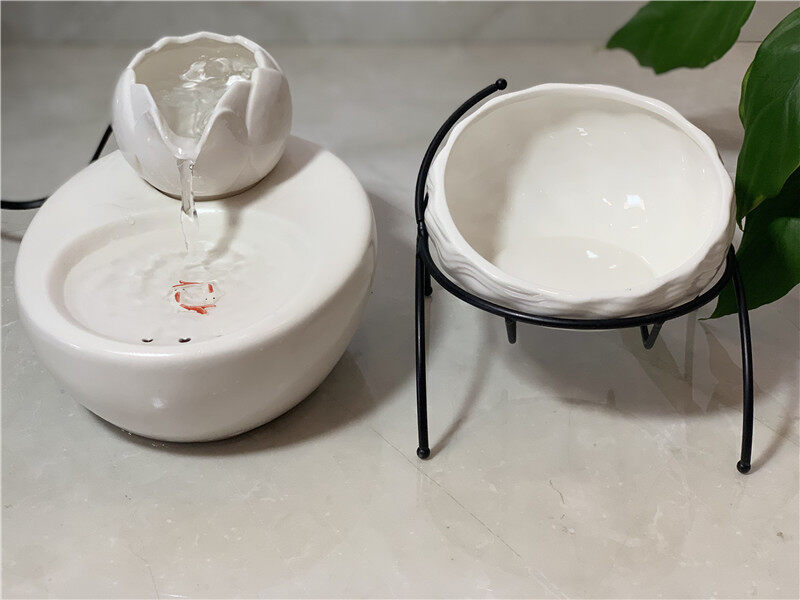 Bình Đựng Nước Màu Đỏ Cho Mèo Chó Mèo