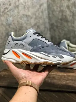 yeezy 700 original