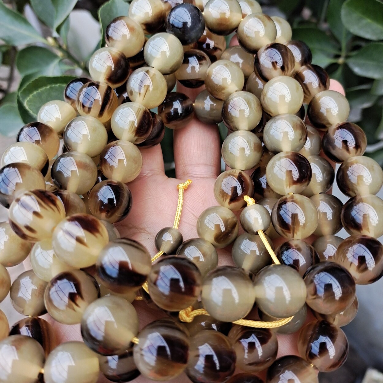 The second generation of horns has a diameter of about 1.4 cm and 108 car hangings long strings of cultural gifts antiques and miscellaneous beads.