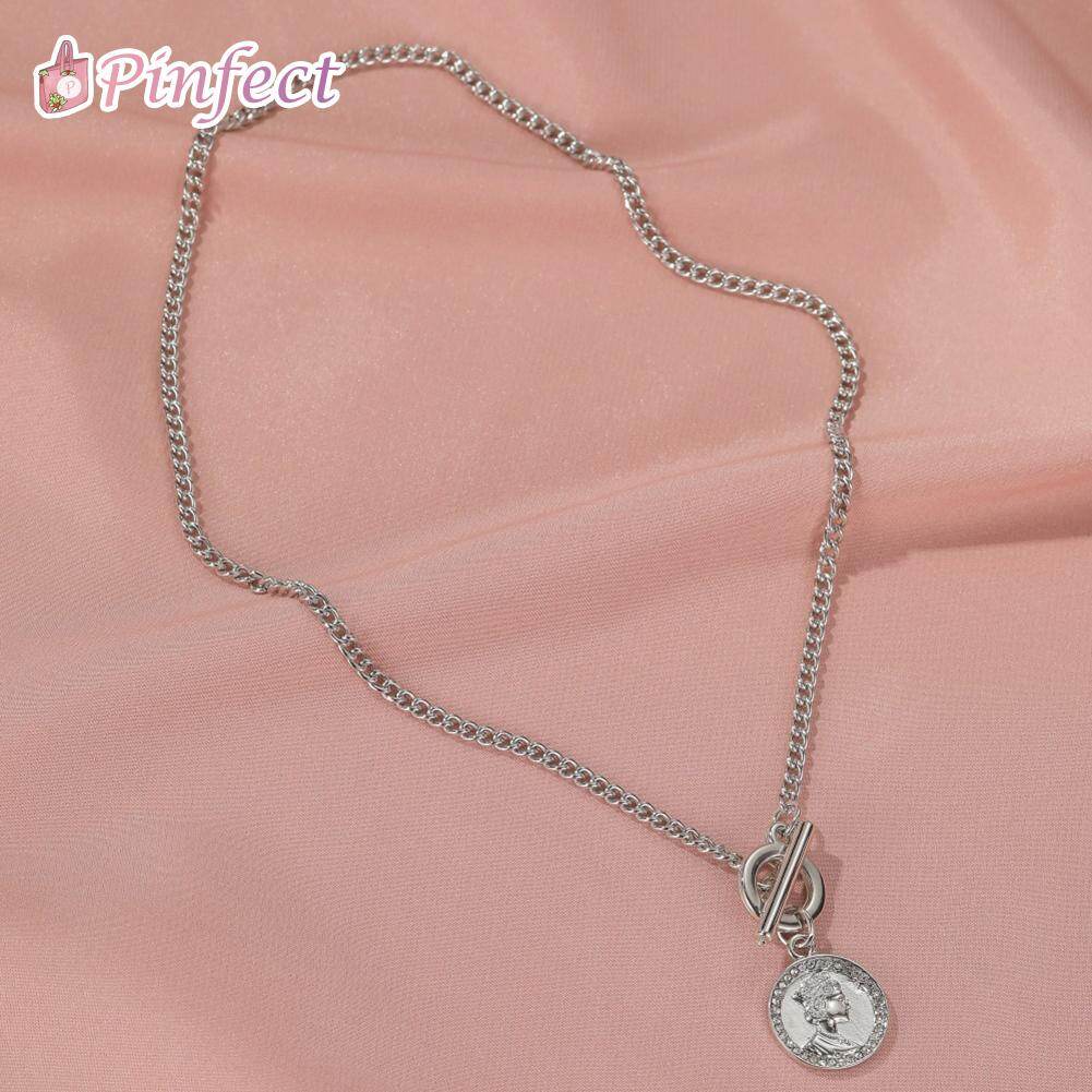 [Pinfect] Chic Elegant Vintage Round Portrait Necklace Rhinestone Women Streetwear Metal Buckle Clavicle Chain Pendant Jewelry Gifts