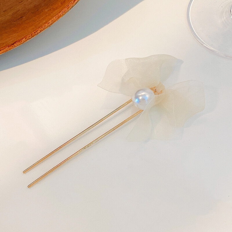 U-Shaped Hairpin With Pearls