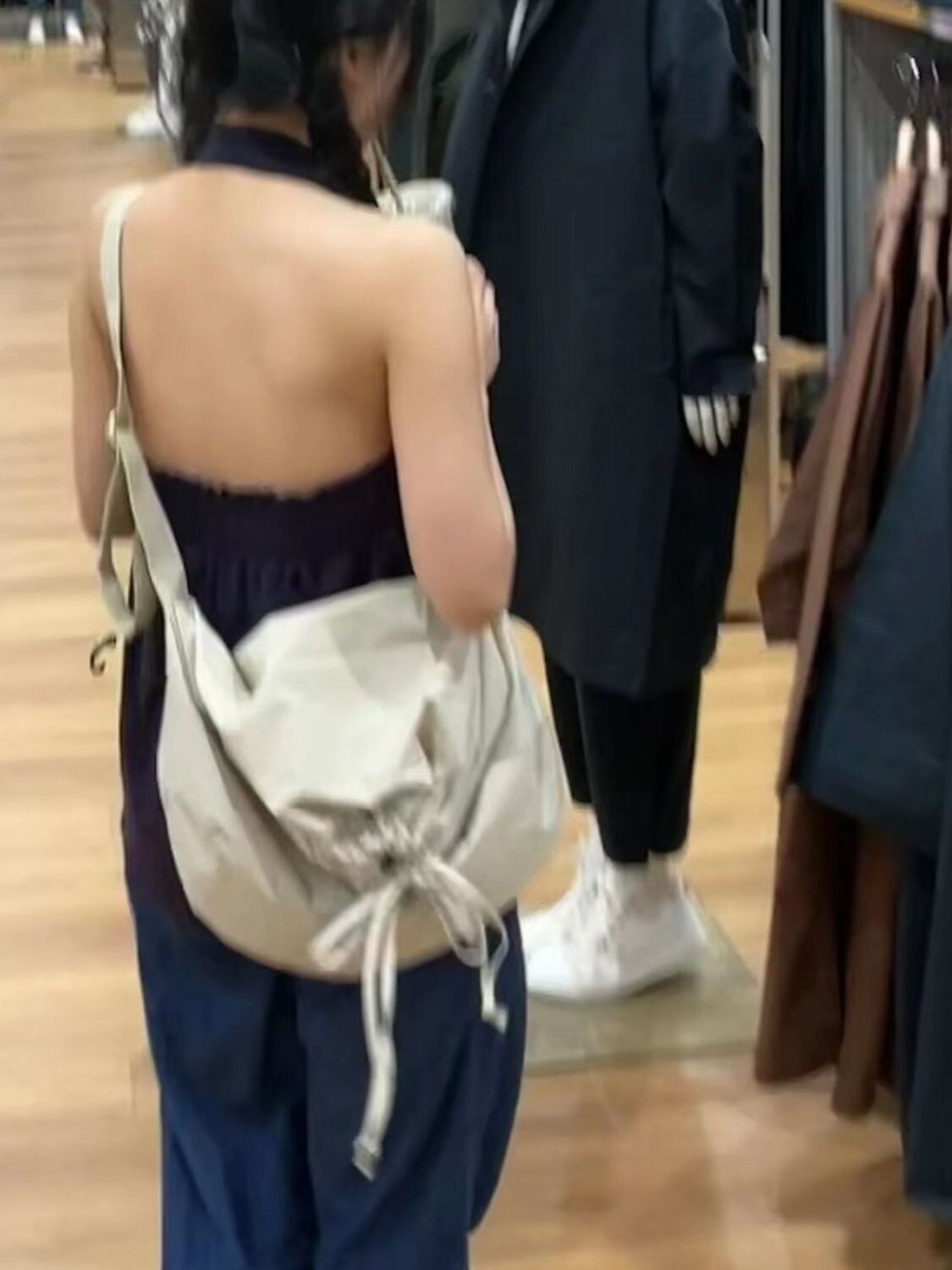 Authentic Japan UNIQLO 456847 same style drawstring crossbody bag designer cooperation model ready stock large capacity 2022 new bag for women