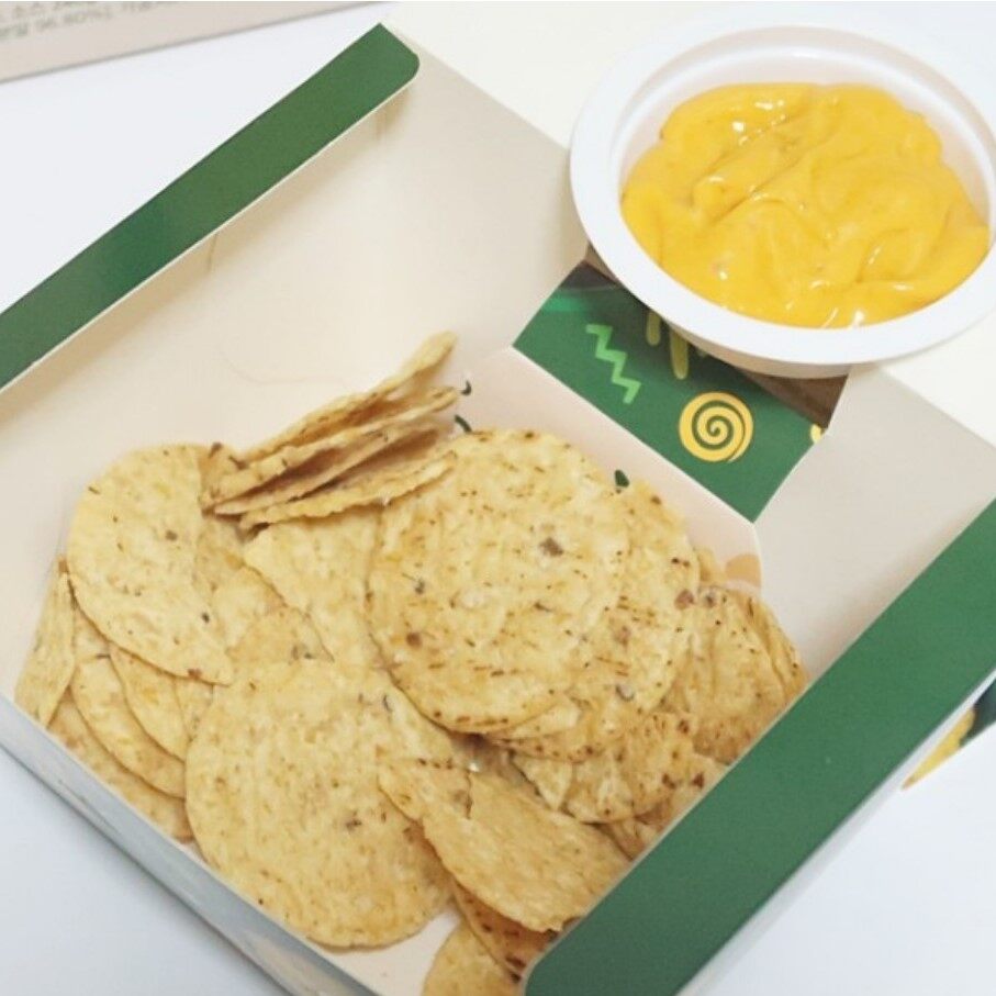AMIGO Nacho Corn Chips Dipping Cheese Included