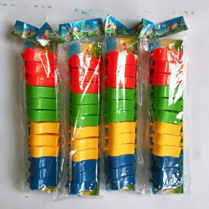 Vỉ 12 cái còi thổi bằng nhựa
