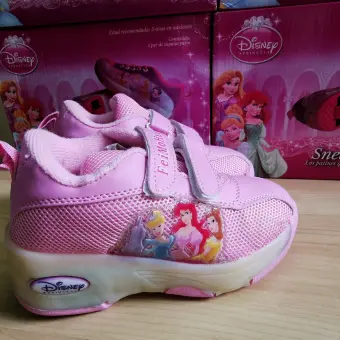 heelys roller skate shoes