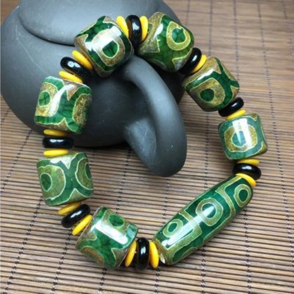 Tibetan three-six-nine-eyed dzi bead green tortoise pattern old agate Tibetan-style round bead bracelet bracelet necklace jewelry attracting wealth