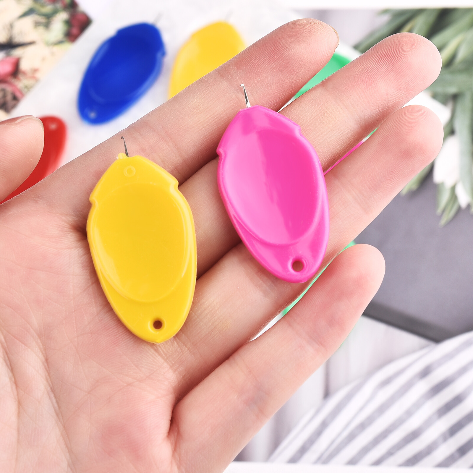 10 cái dụng cụ xỏ kim hướng dẫn dễ dàng cho người cao tuổi dụng cụ chèn nhiều màu tự làm dụng cụ may May Vá Thủ Công Tay