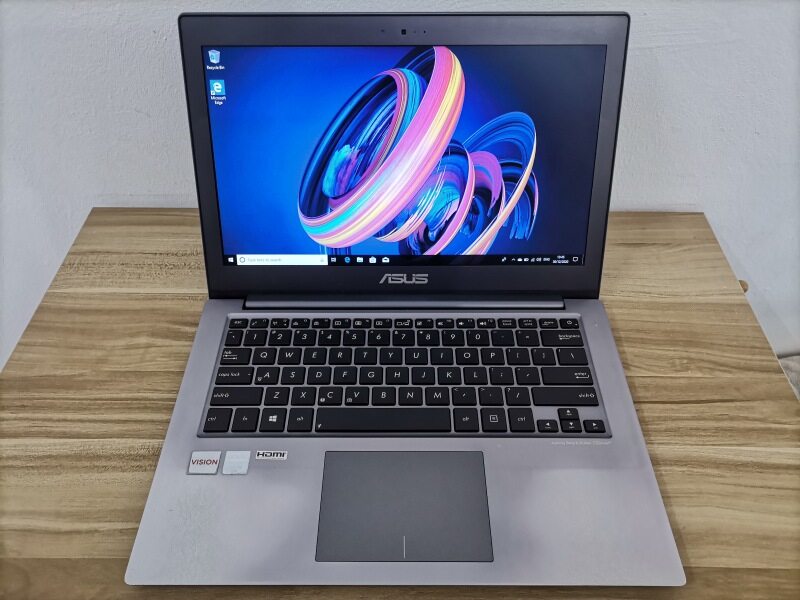 Laptop ASUS Ultra book U38D - AMD A8-4555M APU with Radeon(tm) HD Graphics 1.60GHz, 6GB RAM, 344GB OS(C:) and 585GB Data(D:) + 1GB Graphics + Window 10. Malaysia