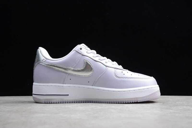 【สหรัฐอเมริกา Stock 】 Original Nike_Air_Force 1 '07 AF1 ผู้หญิงรองเท้าสเก็ตบอร์ด Breathable สบายๆกีฬารองเท้าลื่นกลางแจ้งรองเท้าสนีกเกอร์ด้านบนต่ำสีม่วงอ่อน /เงิน CI9912-500