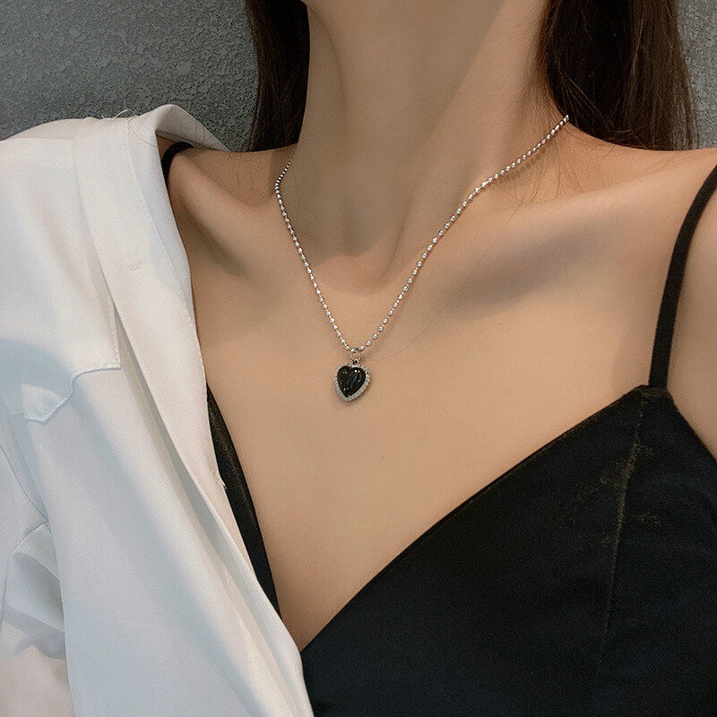 FAG Ins Phong cách Thời trang Đá quý màu đen Tình yêu Trái tim Mặt dây chuyền Vòng cổ Phụ nữ Đơn giản có thể mở được mảnh có thể mở ra hình trái tim hình trái tim Chuỗi nhân cách xương đòn