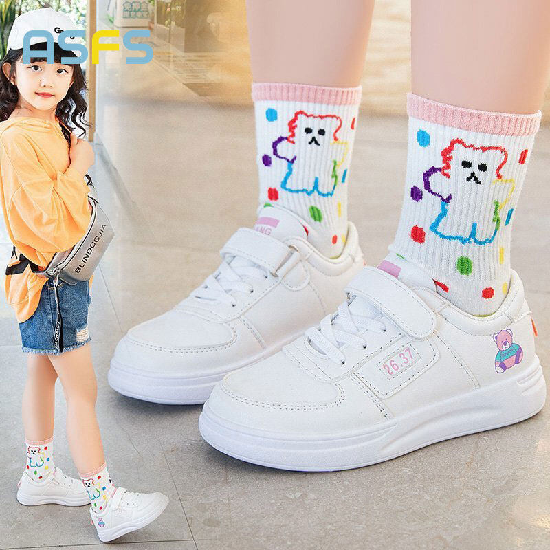 white sports shoes kids