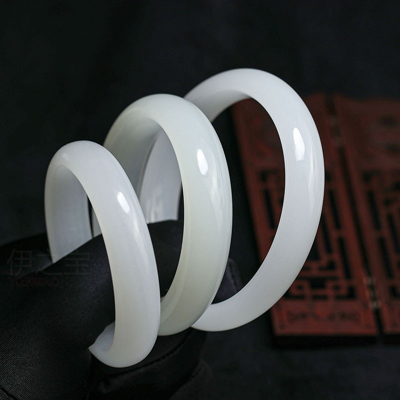 Vòng Tay Đá Quý Ngọc Bích Jadeite Trắng Tự Nhiên