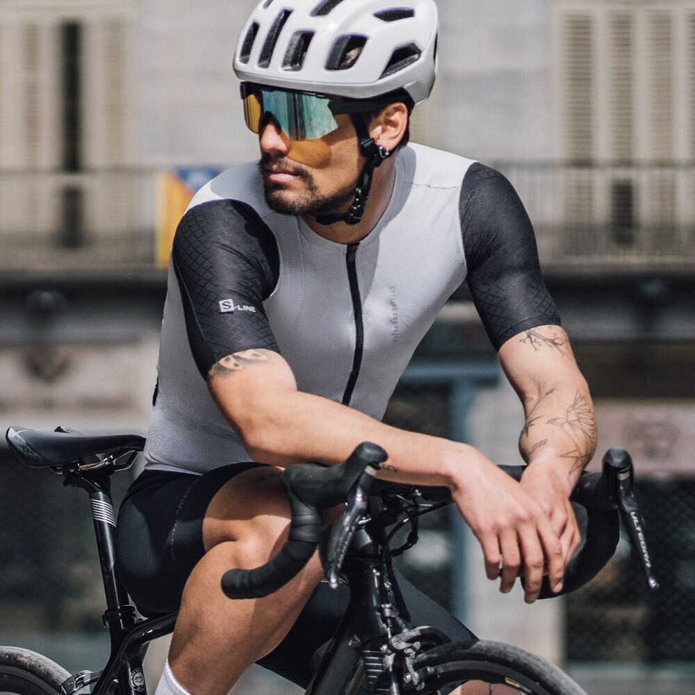 cycling jersey with pockets