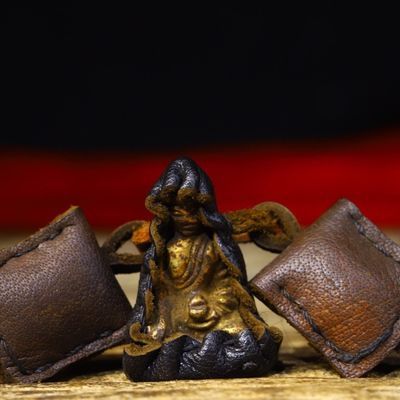 Pure manual percussion of copper body, carving of natural cowhide, pure manual sewing of Sakyamuni Buddha